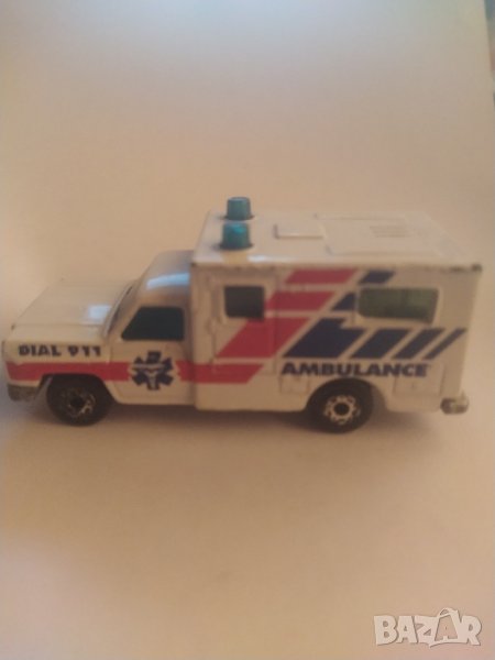 Количка Matchbox 1977 'Dial 911' Red & Blue Ambulance, снимка 1