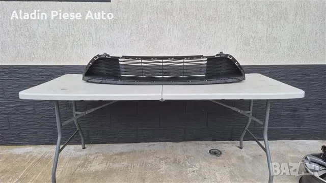 Долна централна решетка Kia Ceed 3 Фейслифт година 2022 2023 2024 2025 код 86560J7DAO, 86560-J7DAO, снимка 1