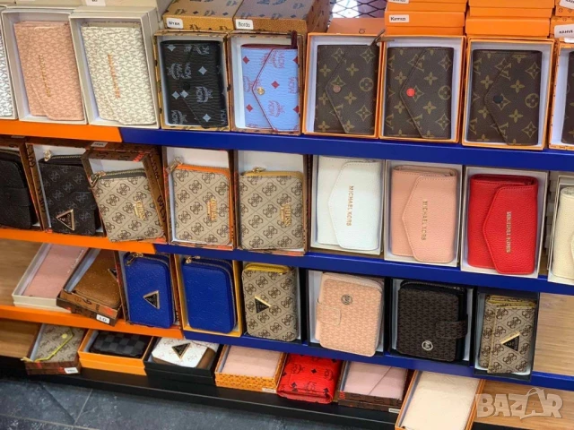 портмонета в кутия karl lagerfeld ysl saint laurent guess prada pinko MCM chanel , снимка 5 - Портфейли, портмонета - 50999464