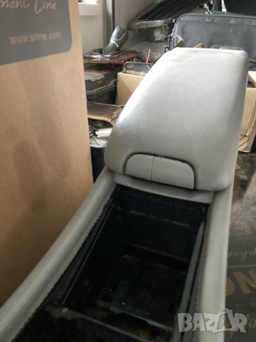 Барче / Подлакътник за Мерцедес Бенц Ц класа W203 СИВО, снимка 2 - Части - 44098396