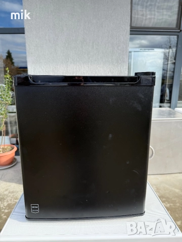 Черен минибар - малък хладилник , снимка 3 - Хладилници - 52373311