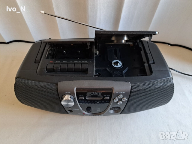 CD радиокасетофон Sony CFD-V6., снимка 2 - Радиокасетофони, транзистори - 52913721