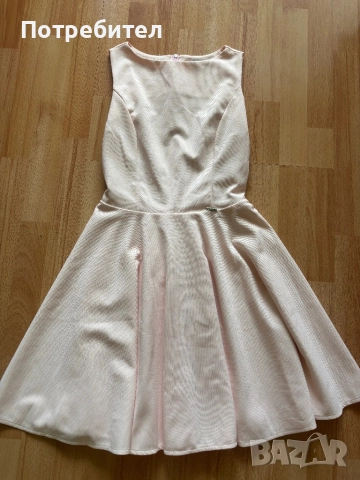 Рокля в бледо розово .