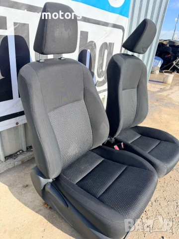 Предни седалки от Toyota Corolla 1.6i Valvematic Comfort, 132 ph., engine 1ZRV, 6 sp., 2015, euro 5B, снимка 2 - Аксесоари и консумативи - 53602592