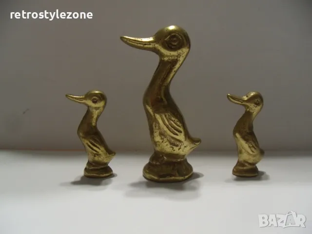 № 7810 три стари малки метални / бронзови фигурки - патици  - тип миниатюри  - колекционерски 