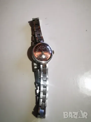 Продавам дамски ръчен часовник SLAVA MADE IN USSA 17 JEWELS, снимка 1