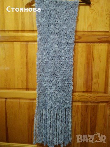 Дамски сив пухен шал, снимка 6 - Шалове - 27077777