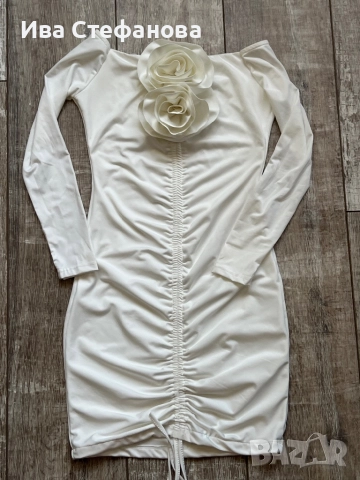 Бяла къса  нова разкошна елегантна парти коктейлна еластична рокля 3Д 3D цветя рози , снимка 2 - Рокли - 36725514