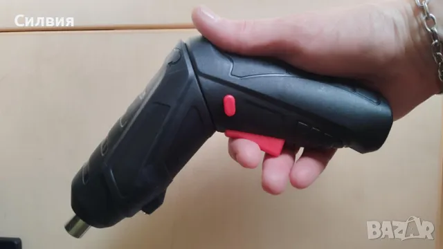 Електрическа отвертка 3.6V + 22 части (НОВА), снимка 3 - Винтоверти - 49493509