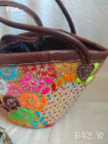 Мароканска ръчно изработена чанта от тъкана слама с флорална бродерия от памук, вълна и пайети, коже, снимка 2 - Чанти - 33509010