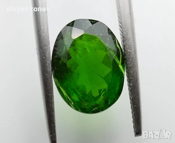 Цаворит с класическа форма и жив цвят 2.30кт.! Нов!, снимка 3 - Други - 50491331