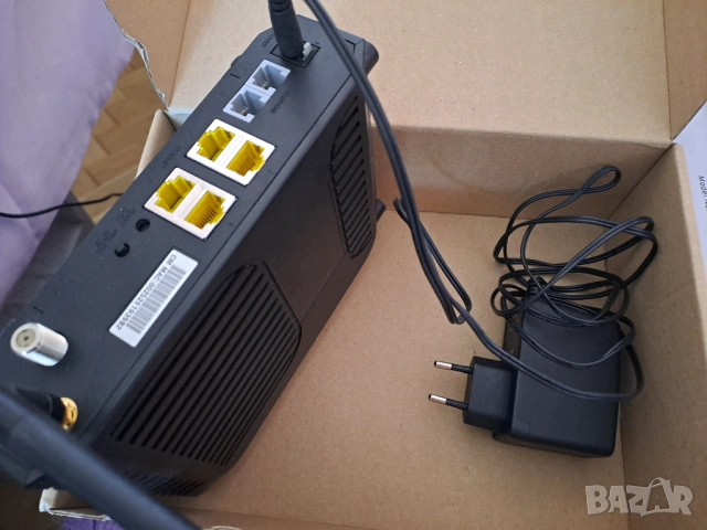 Рутер Cisko с адаптор 12 V, снимка 3 - Рутери - 53414371