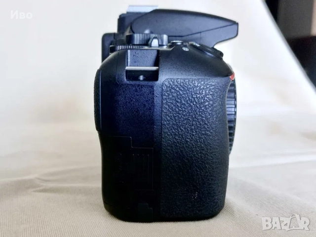Фотоапарат Nikon D3500 тяло + подарък, снимка 4 - Фотоапарати - 52813114