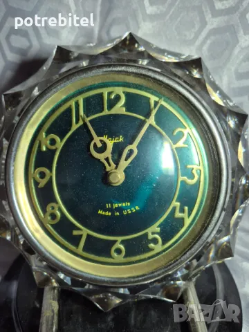 Настолен руски часовник Маяк