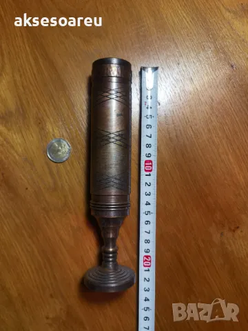 Декоративна бронзова ваза метална вазичка за цветя тип мензура стилна и красива немска от Германия, снимка 2 - Антикварни и старинни предмети - 50429364