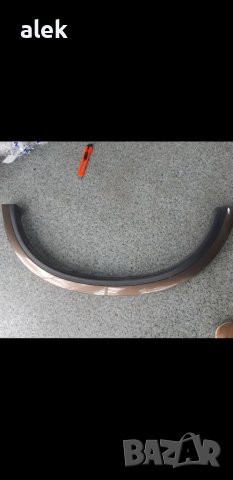 Продавам задна дясна лайстна хс90 волво 2009 г 