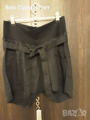 Къс черен панталон висока талия , ефектна комбинация от плат и памук