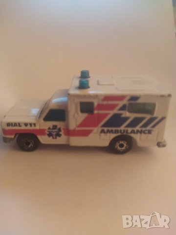 Количка Matchbox 1977 'Dial 911' Red & Blue Ambulance