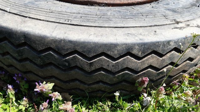 Гуми 9.00 × 20 9*20 с джанта на Зил, снимка 3 - Гуми и джанти - 28604815