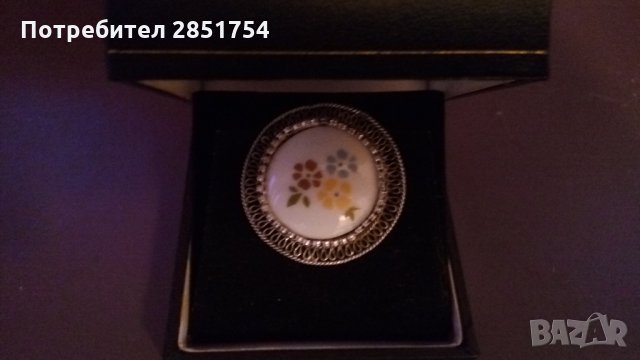 Старинна брошка сребърен филигран и рисуван порцелан 