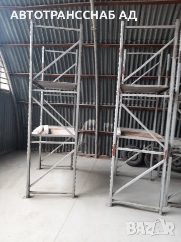 Продава метални стелажи