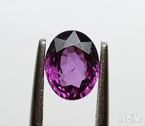 Рядък, изключително красив гранат с променлив цвят 1.30кт.! Сертифициран! Нов!, снимка 8 - Други - 50437860