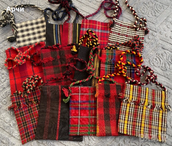 Малки коледни торбички от ръчно тъкан вълнен и памучен плат