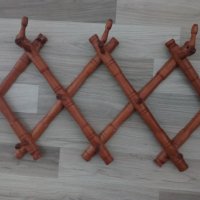 Продавам стара,дървени закачалки за стена.Може да се регулира дължината и.Ръчна изработка., снимка 1 - Антикварни и старинни предмети - 39466822