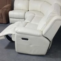 Светло кремав ъглов диван с електрически релакс механизъм, снимка 2 - Дивани и мека мебел - 40627935