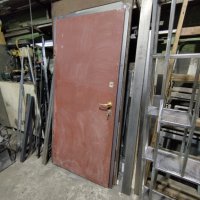 Метална входна врата с каса от Панелен апартамент - лява 85,5/194,5см, снимка 3 - Дограми - 39521260