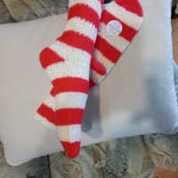Ръчно плетени чорапи мартеничка размер 39, снимка 1 - Дамски чорапи - 39748385