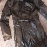 Чисто нов дамски черен шлифер 42 размер, снимка 1 - Костюми - 39484615