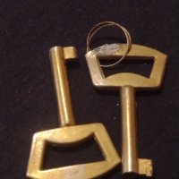 Два стари ключа от соца за секция ракла за КОЛЕКЦИОНЕРИ 25914, снимка 3 - Други ценни предмети - 43269294