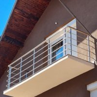 Предлагаме алуминиеви парапети за тераси и стълбища , както и прегради и навеси за Вас 