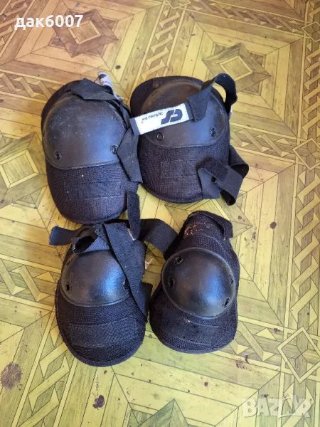 Комплект наколенки и накитници за ролери, снимка 1