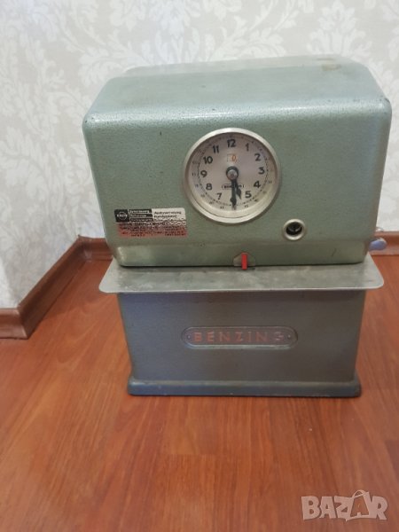 Стара машина за  присъствие на работа във фабрика с часовник Benzing, снимка 1