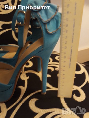 син сандал чисто нов с платформа отпред и елегантен удобен ток, снимка 2 - Сандали - 34722491