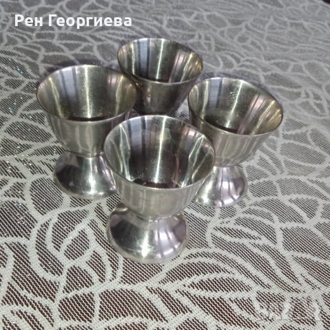 Продавам малки чашки за греяна ракия 4 бр, снимка 1 - Чаши - 43288449