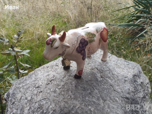 Порцеланова декоративна фигурка на крава-касичка,, снимка 2 - Декорация за дома - 52370564