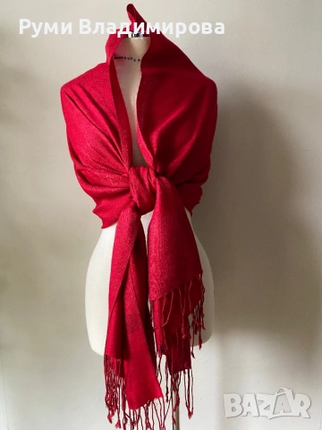 Наситено червен шал от 70 % пашмина и 30 % коприна, снимка 2 - Шалове - 53517839