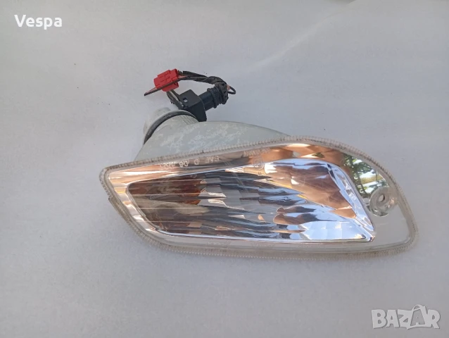 640968 Piaggio Vespa LX50 преден ляв мигач