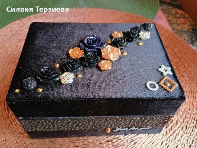 Бутикова кутия за бижута "Черно кадифе", снимка 2 - Бижутерийни комплекти - 50299917