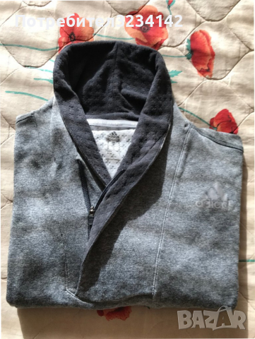 Оригинална блуза Адидас с висока яка и цип, снимка 2 - Блузи - 35219092