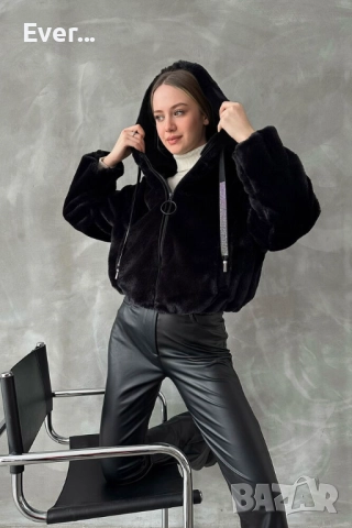 Дамско късо яке с камъни 