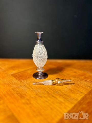 Стъклено шише за парфюм, снимка 1 - Антикварни и старинни предмети - 44890619
