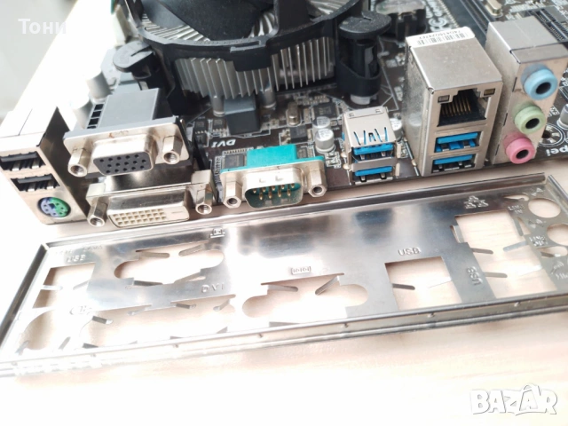 Дънна платка Gigabyte GA-H81M-D2V + Intel i3-4130 3.40GHz + 6GB DDR3, снимка 3 - Дънни платки - 53374482