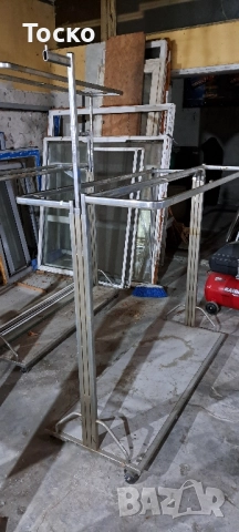 Щендери да дрехи, шапки, книги, очила