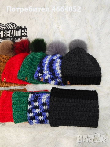 Ръчно плетен комплект – шапка с естествен помпон от лисица + шал-яка на една кука, снимка 12 - Шапки - 52592124