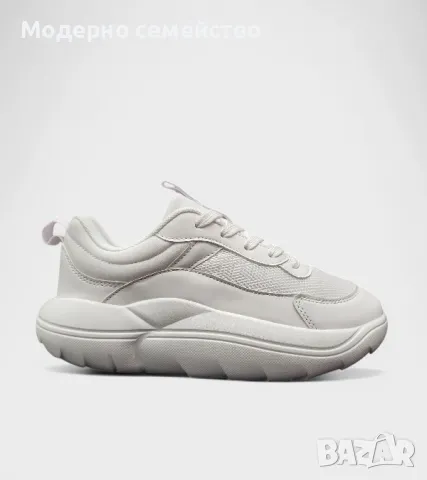 Дамски маратонки в бяло с връзки 