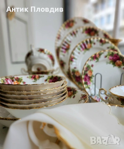 Сервиз за хранене 44 части Royal Albert Old Country Roses, снимка 5 - Сервизи - 53474239
